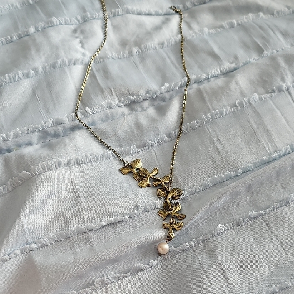 Gold Artistic Pendant Necklace with Intricate Detail
